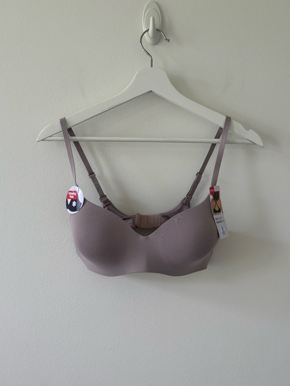Hanes Wireless Concealing Petals Molded T-Shirt Bra Smooth Support